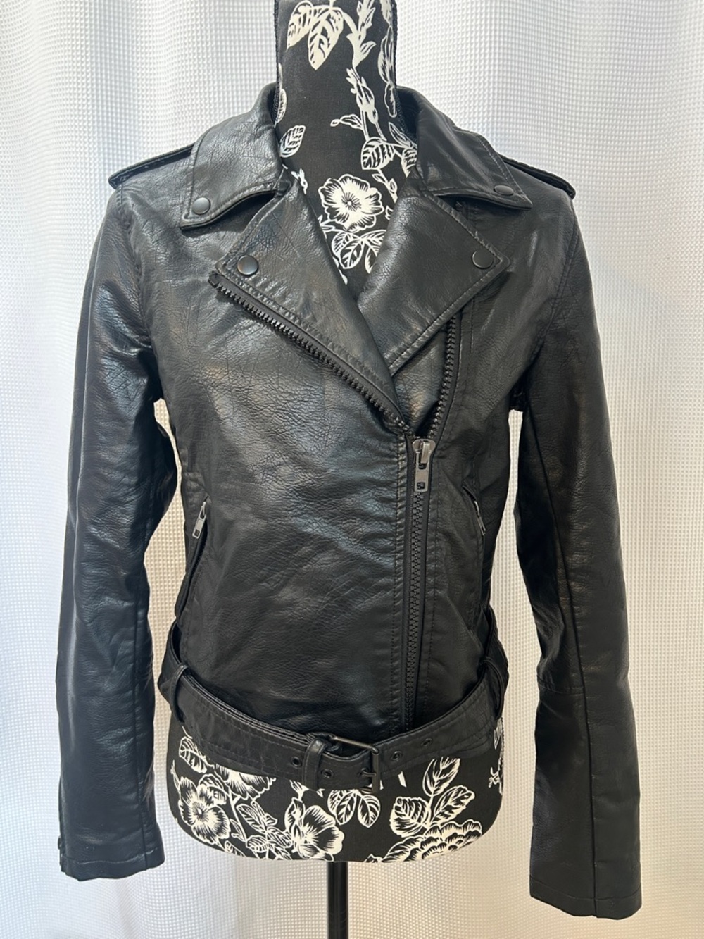 NWT Wild Fable Black Vegan Leather Motorcycle Roder Biker Jacket Women’s M